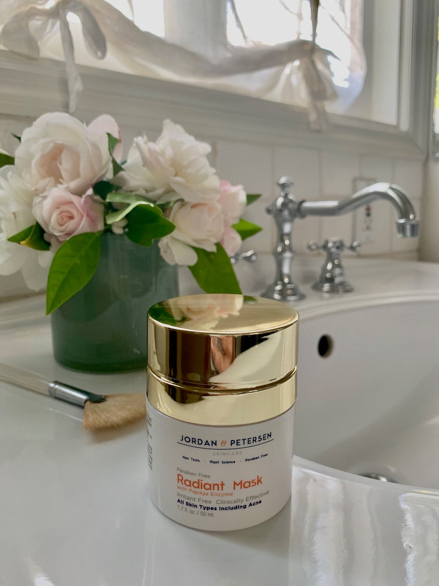 NEW AIRLESS PUMP AND IMPROVED FORMULA!